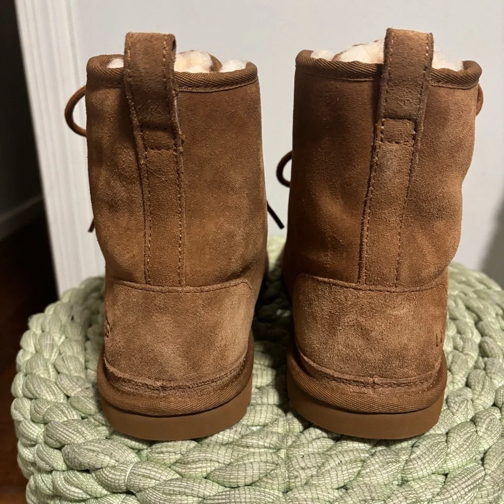 NEW UGG Harkley Chukka Chestnut Brown Sherpa Boots Size 9